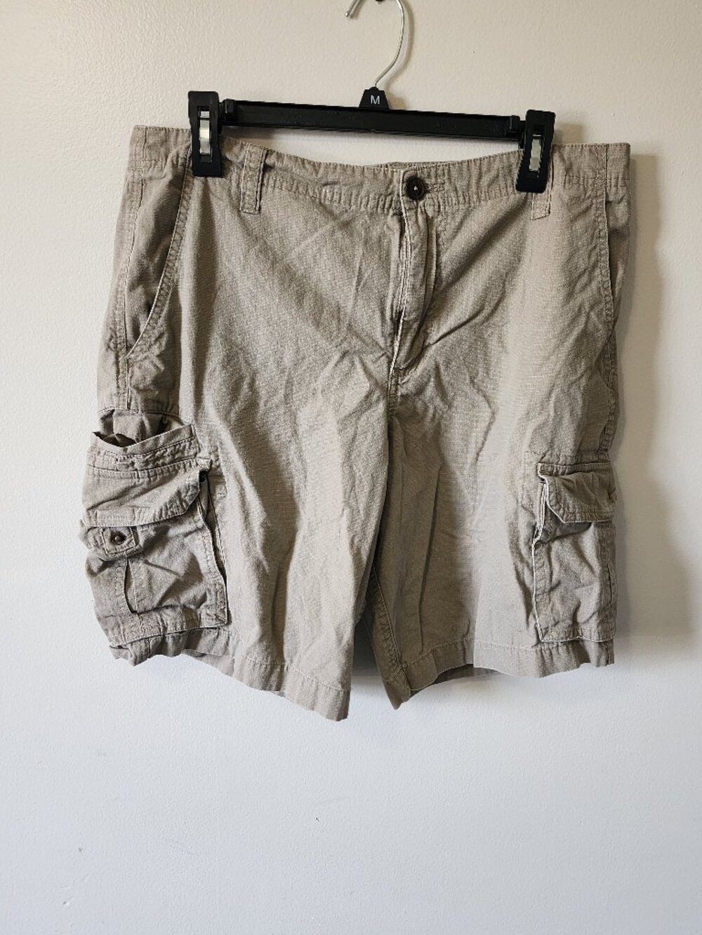 Magellan Outdoors Men’s Khaki Cargo Shorts 32W